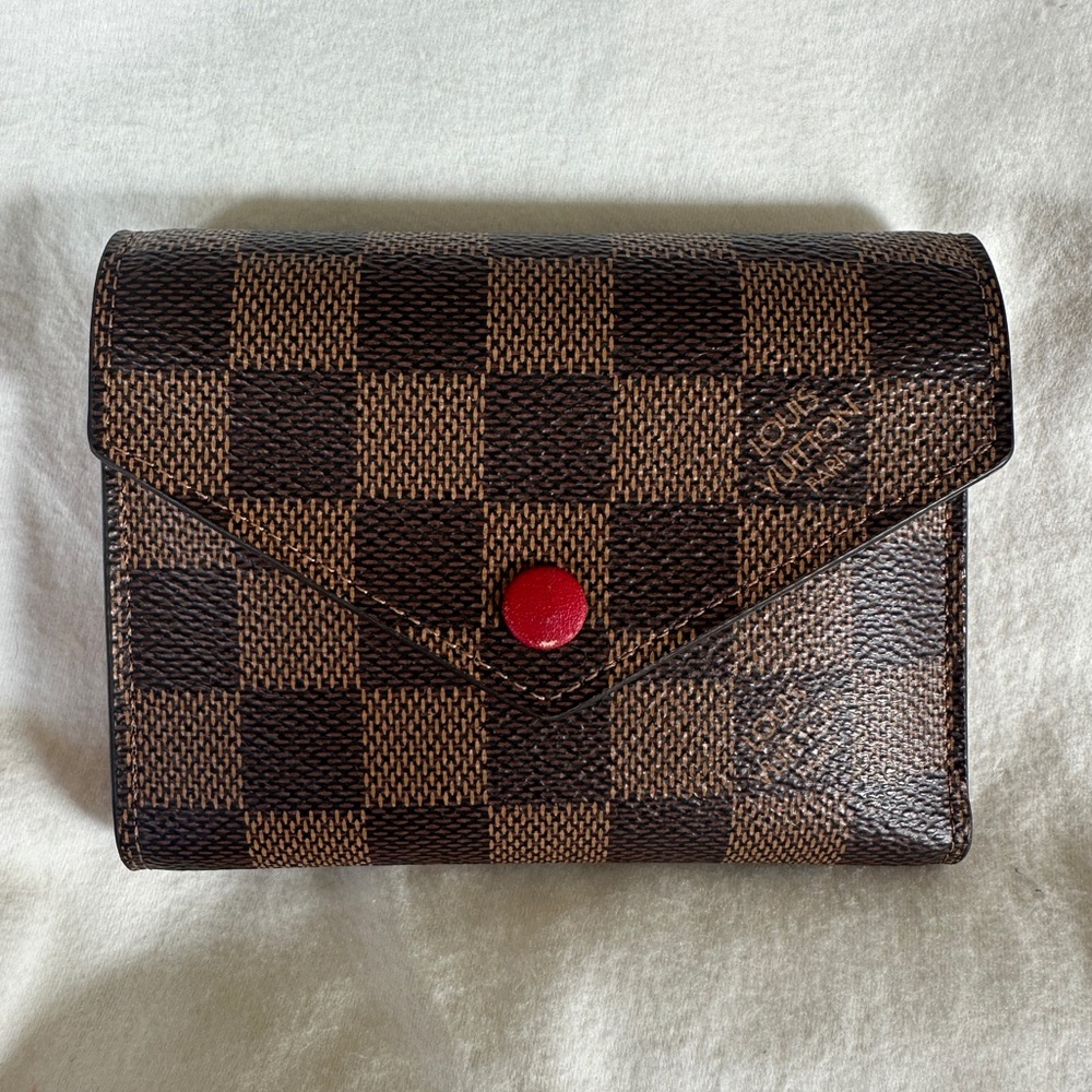 SOLD authentic Louis Vuitton Damier Ebene Victorine Wallet